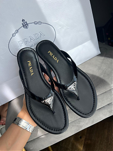 Шлепанцы Prada