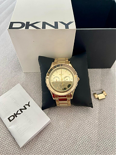 Кварцевые часы  DKNY