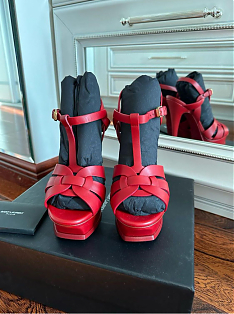 Босоножки Yves Saint Laurent
