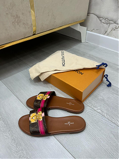 Шлепки Louis Vuitton