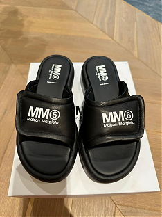 кожаные шлепки на липучке MM6